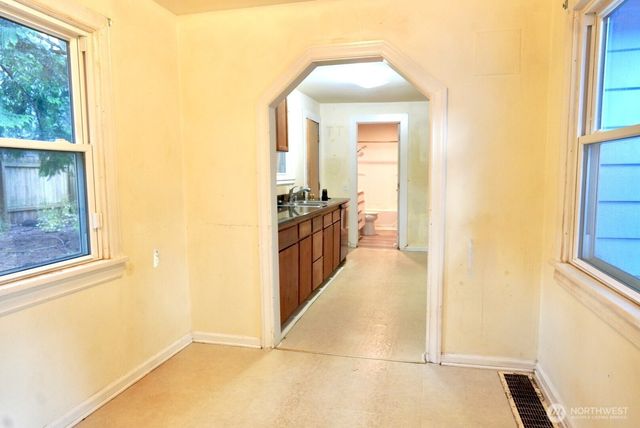 14040 Ashworth Avenue N, Seattle, WA 98133