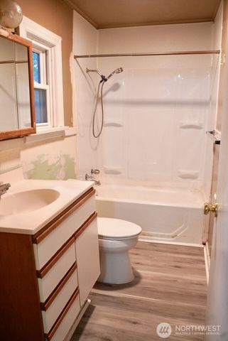 14040 Ashworth Avenue N, Seattle, WA 98133