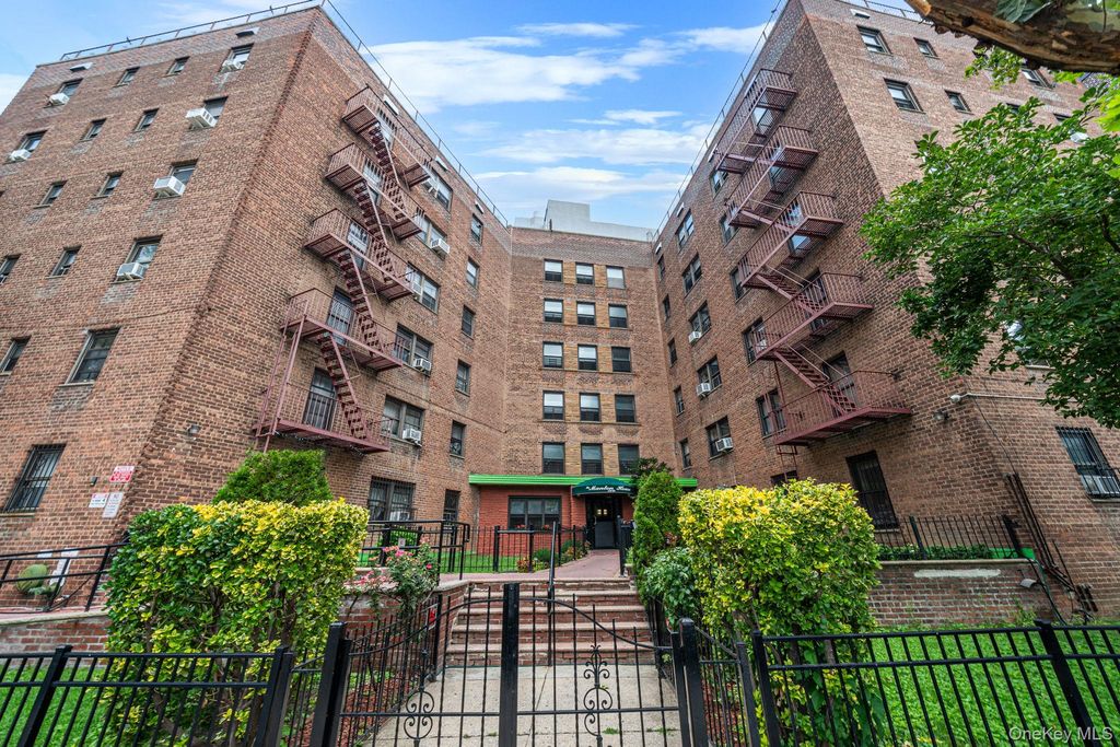 139-05 85 Drive 5E, Briarwood, NY 11435