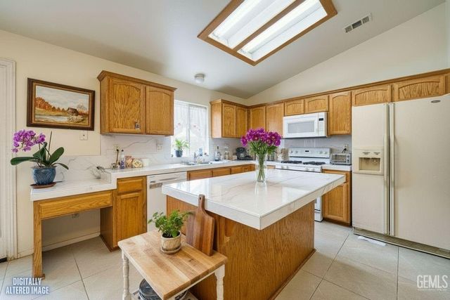 12619 Sawtooth Avenue, Bakersfield, CA 93312