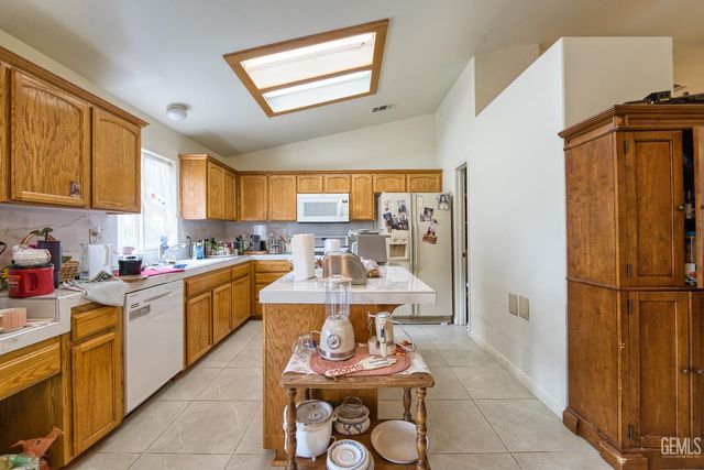 12619 Sawtooth Avenue, Bakersfield, CA 93312