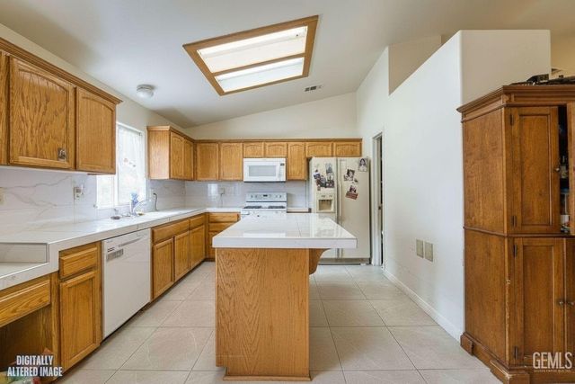 12619 Sawtooth Avenue, Bakersfield, CA 93312