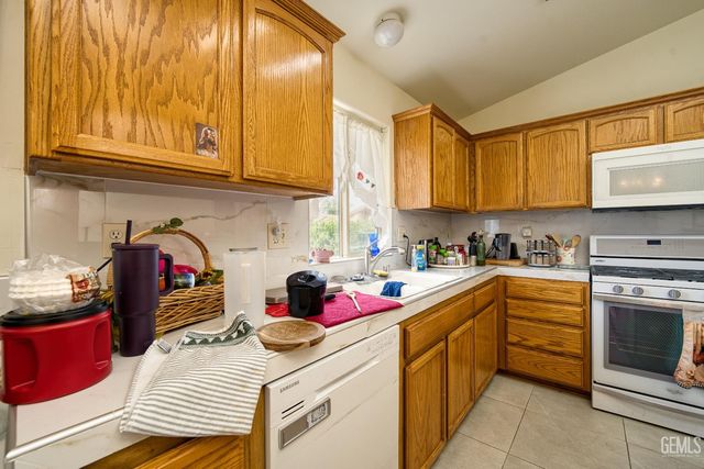 12619 Sawtooth Avenue, Bakersfield, CA 93312
