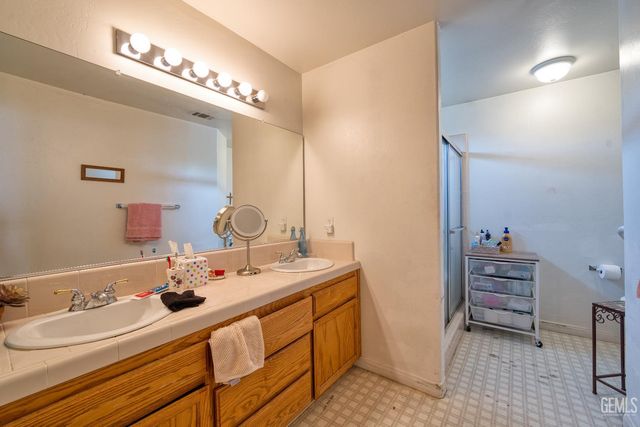 12619 Sawtooth Avenue, Bakersfield, CA 93312