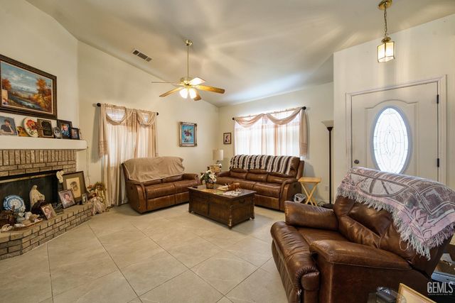 12619 Sawtooth Avenue, Bakersfield, CA 93312