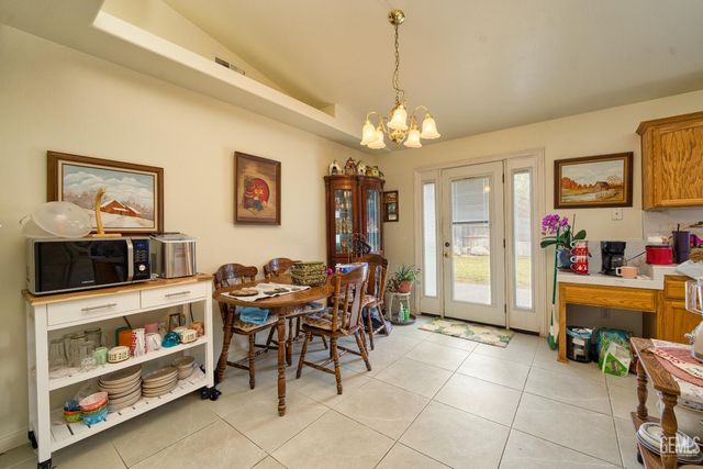 12619 Sawtooth Avenue, Bakersfield, CA 93312