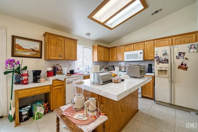 12619 Sawtooth Avenue, Bakersfield, CA 93312