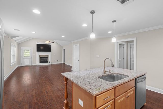 257 Puent Dr, Dothan, AL 36301