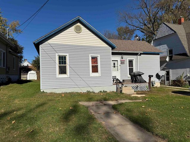 15 NW 2nd Street, Oelwein, IA 50662