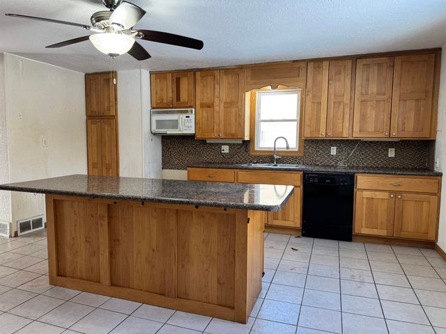 15 NW 2nd Street, Oelwein, IA 50662