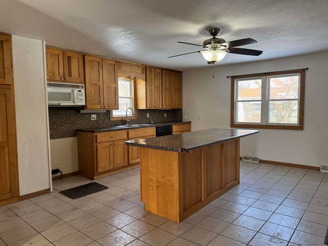 15 NW 2nd Street, Oelwein, IA 50662