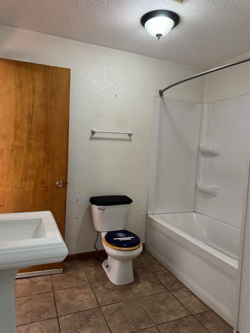 15 NW 2nd Street, Oelwein, IA 50662