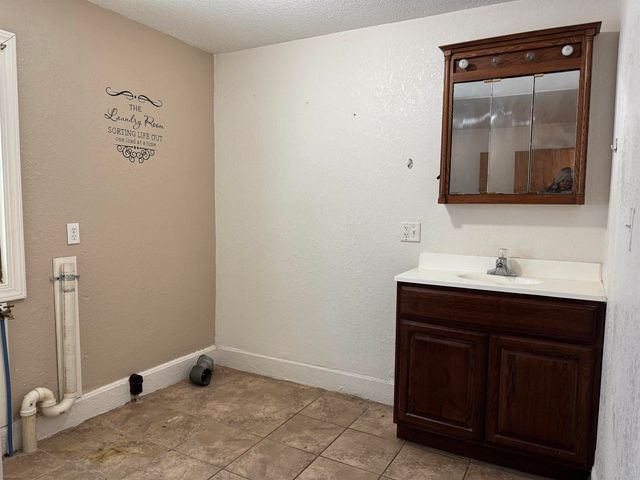 15 NW 2nd Street, Oelwein, IA 50662