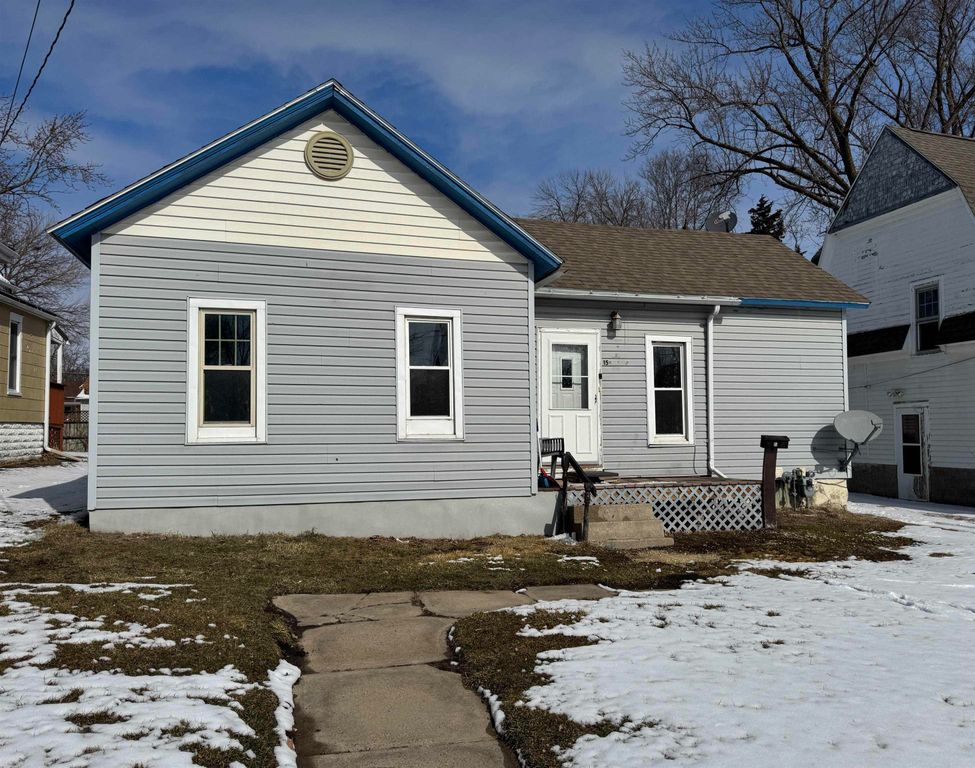 15 NW 2nd Street, Oelwein, IA 50662
