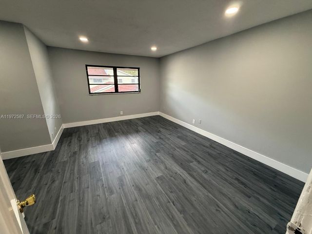 2700 N 34th Avenue I, Hollywood, FL 33021