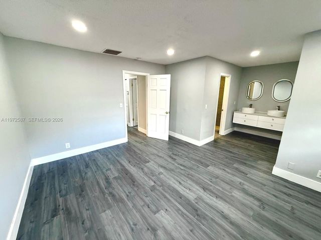 2700 N 34th Avenue I, Hollywood, FL 33021