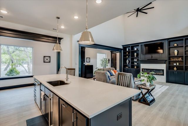 124 Cote D Azur Drive, Chico, TX 76431