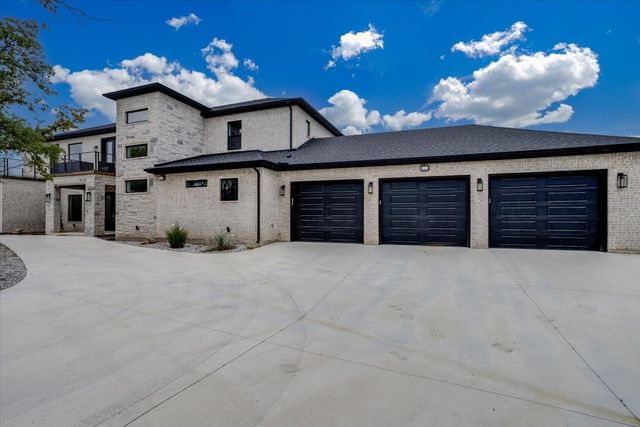 124 Cote D Azur Drive, Chico, TX 76431