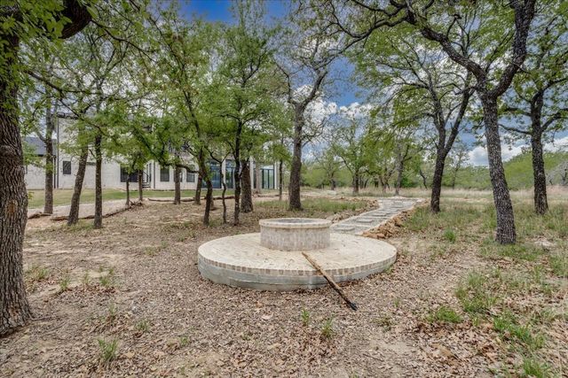 124 Cote D Azur Drive, Chico, TX 76431