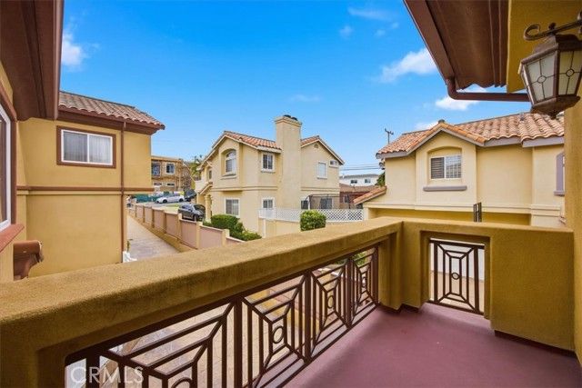 1805 Speyer Lane B, Redondo Beach, CA 90278
