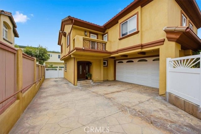 1805 Speyer Lane B, Redondo Beach, CA 90278