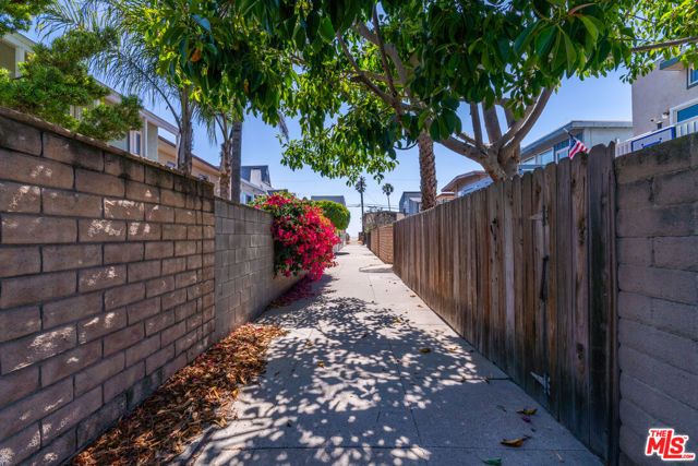 104 Fowling Street, Los Angeles, CA 90293