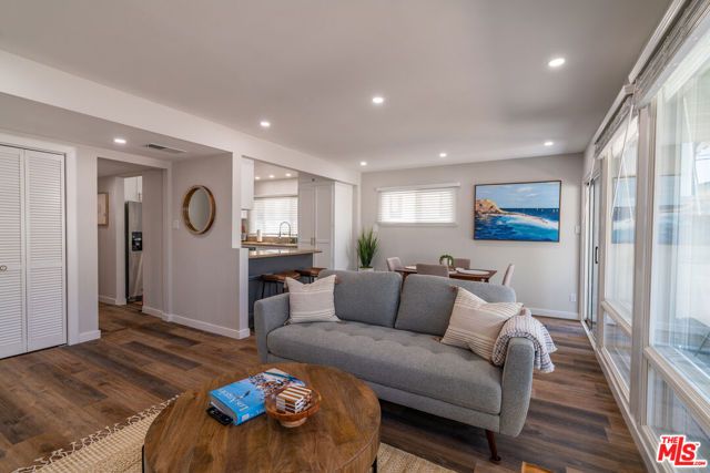 104 Fowling Street, Los Angeles, CA 90293