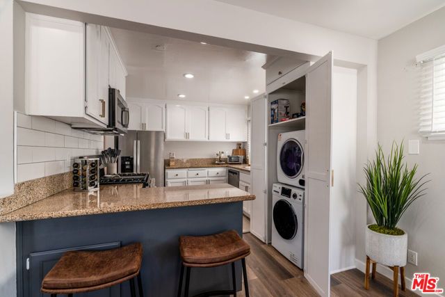 104 Fowling Street, Los Angeles, CA 90293