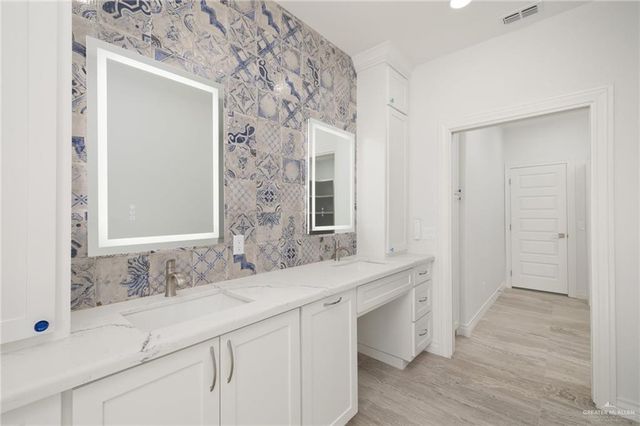 804 N Buxton Avenue, Edinburg, TX 78541