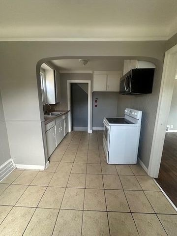 630 Park Avenue, Lincoln Park, MI 48146