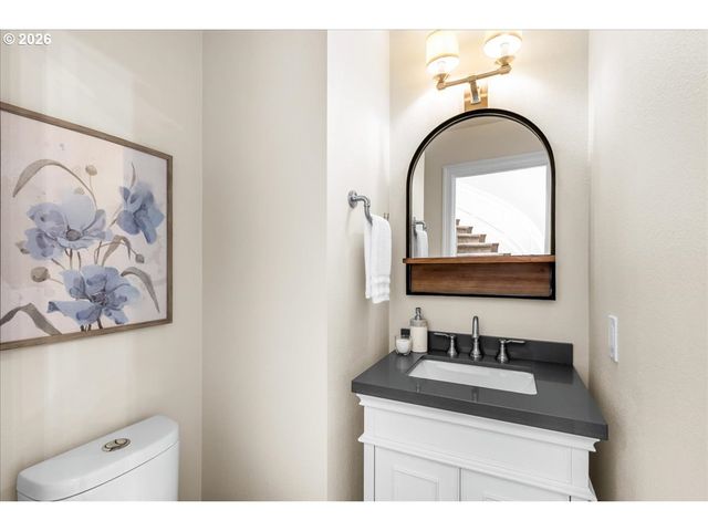 17981 MEADOWLARK Ln, Lake Oswego, OR 97034