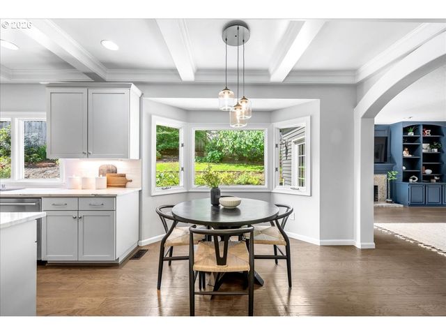 17981 MEADOWLARK Ln, Lake Oswego, OR 97034