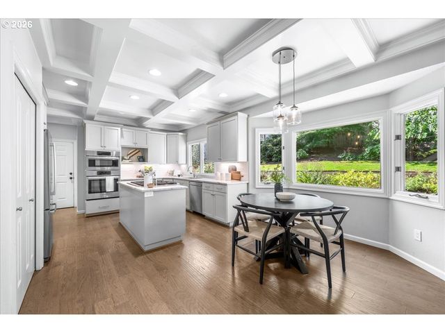 17981 MEADOWLARK Ln, Lake Oswego, OR 97034