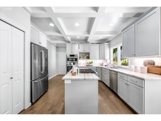 17981 MEADOWLARK Ln, Lake Oswego, OR 97034