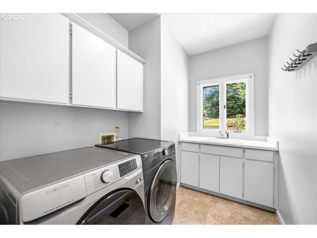 17981 MEADOWLARK Ln, Lake Oswego, OR 97034