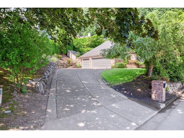 17981 MEADOWLARK Ln, Lake Oswego, OR 97034
