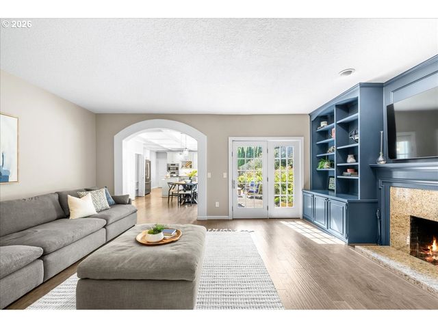 17981 MEADOWLARK Ln, Lake Oswego, OR 97034