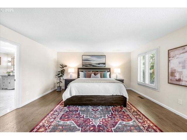 17981 MEADOWLARK Ln, Lake Oswego, OR 97034
