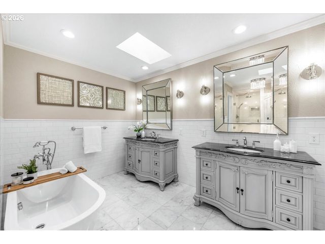 17981 MEADOWLARK Ln, Lake Oswego, OR 97034