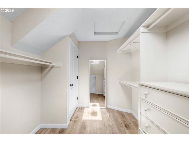 17981 MEADOWLARK Ln, Lake Oswego, OR 97034
