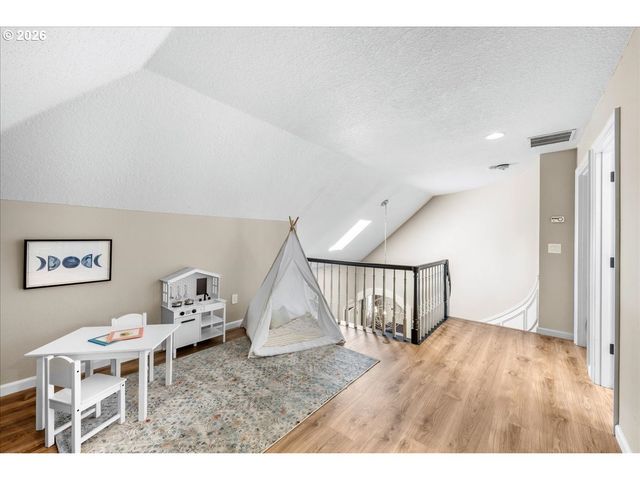 17981 MEADOWLARK Ln, Lake Oswego, OR 97034