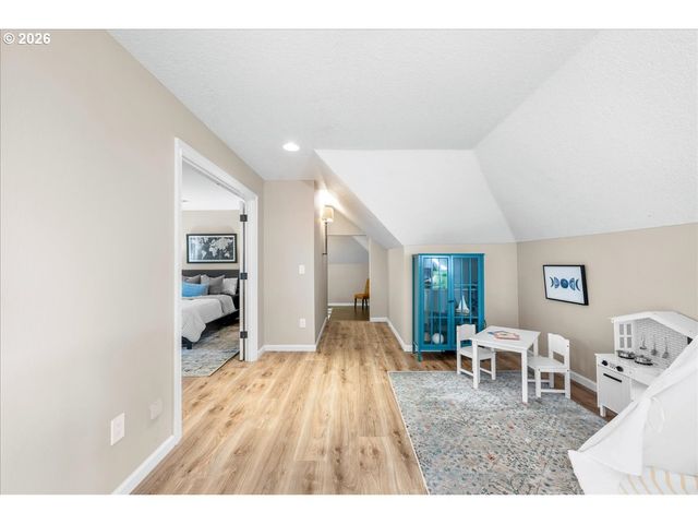 17981 MEADOWLARK Ln, Lake Oswego, OR 97034