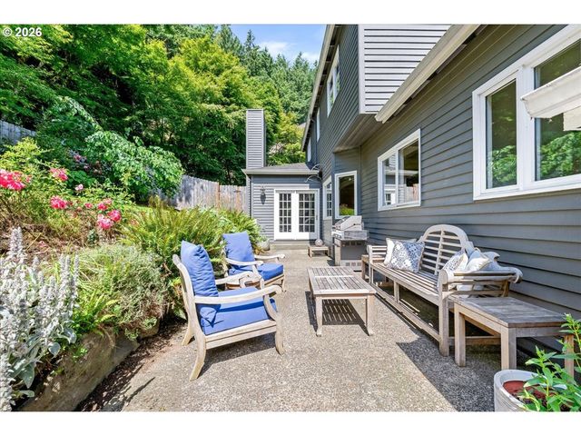 17981 MEADOWLARK Ln, Lake Oswego, OR 97034