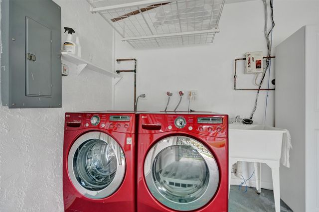 2052 SW 28th Way, Fort Lauderdale, FL 33312