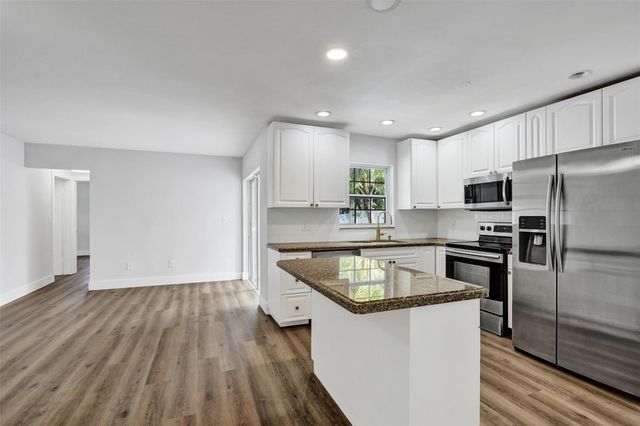 2052 SW 28th Way, Fort Lauderdale, FL 33312