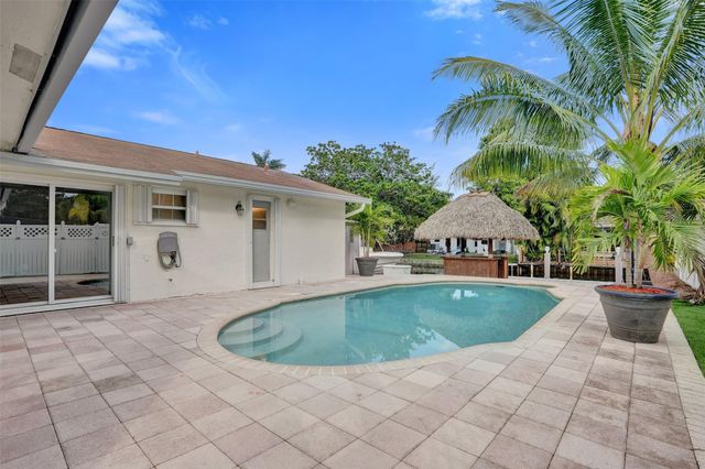 2052 SW 28th Way, Fort Lauderdale, FL 33312
