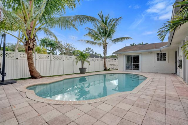 2052 SW 28th Way, Fort Lauderdale, FL 33312