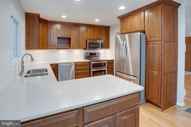 12026 WAPLES MILL RD, Oakton, VA 22124