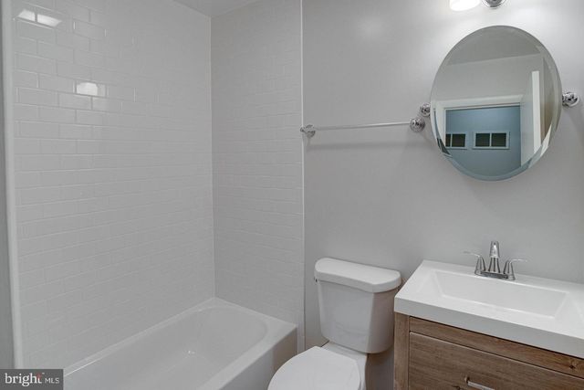 12026 WAPLES MILL RD, Oakton, VA 22124