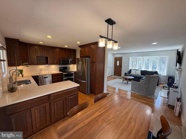 12026 WAPLES MILL RD, Oakton, VA 22124